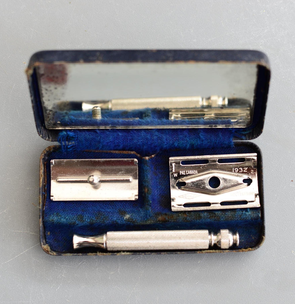 Vintage Gillette Travel Double Edge Safety Razor Set in Case