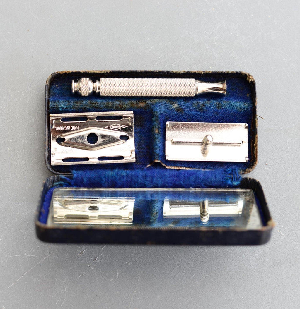 Vintage Gillette Travel Double Edge Safety Razor Set in Case