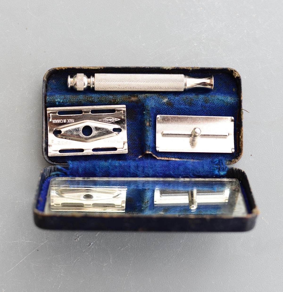 Vintage Gillette Travel Double Edge Safety Razor Set in Case