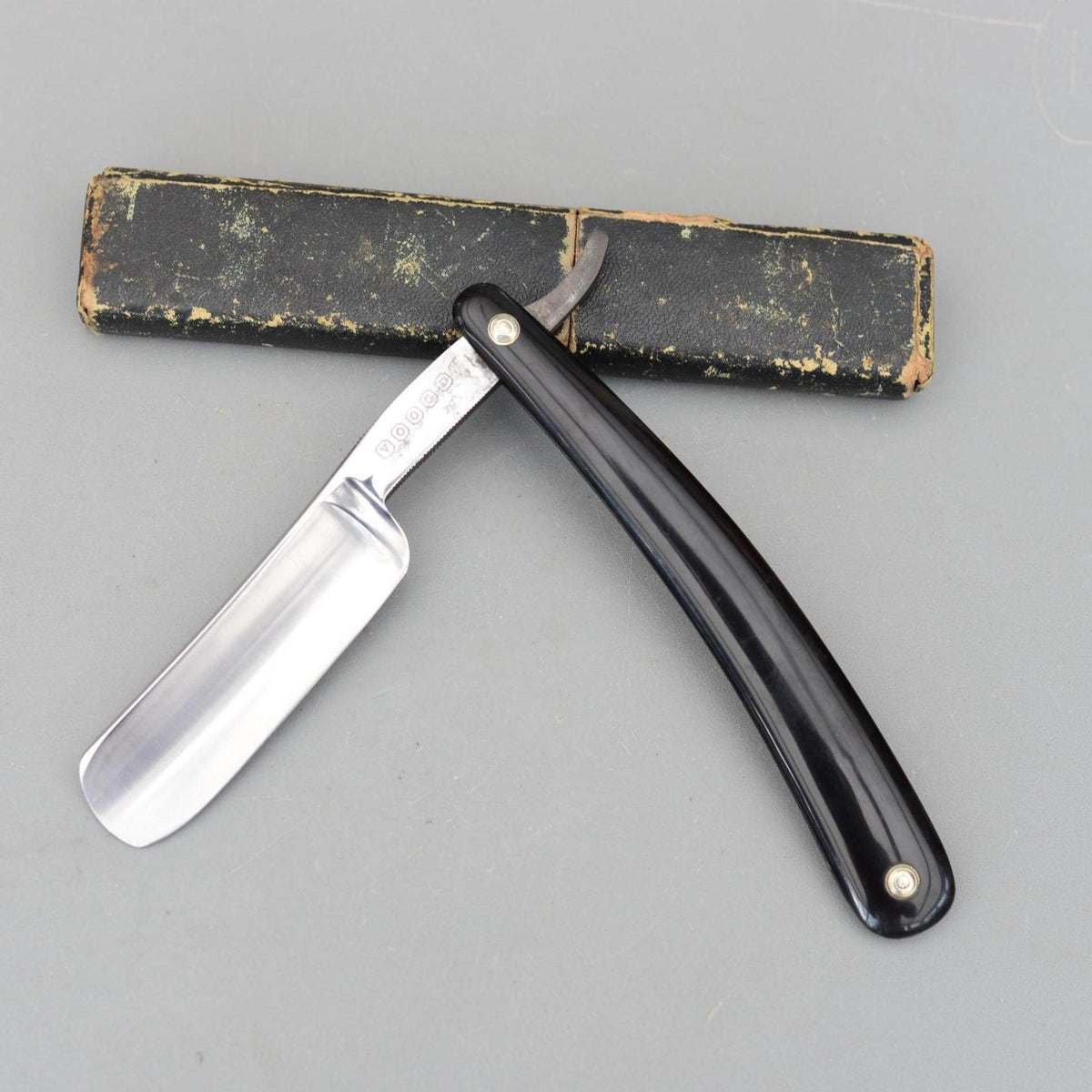 Vintage Huge VOOGD Sheffield England Straight Razor