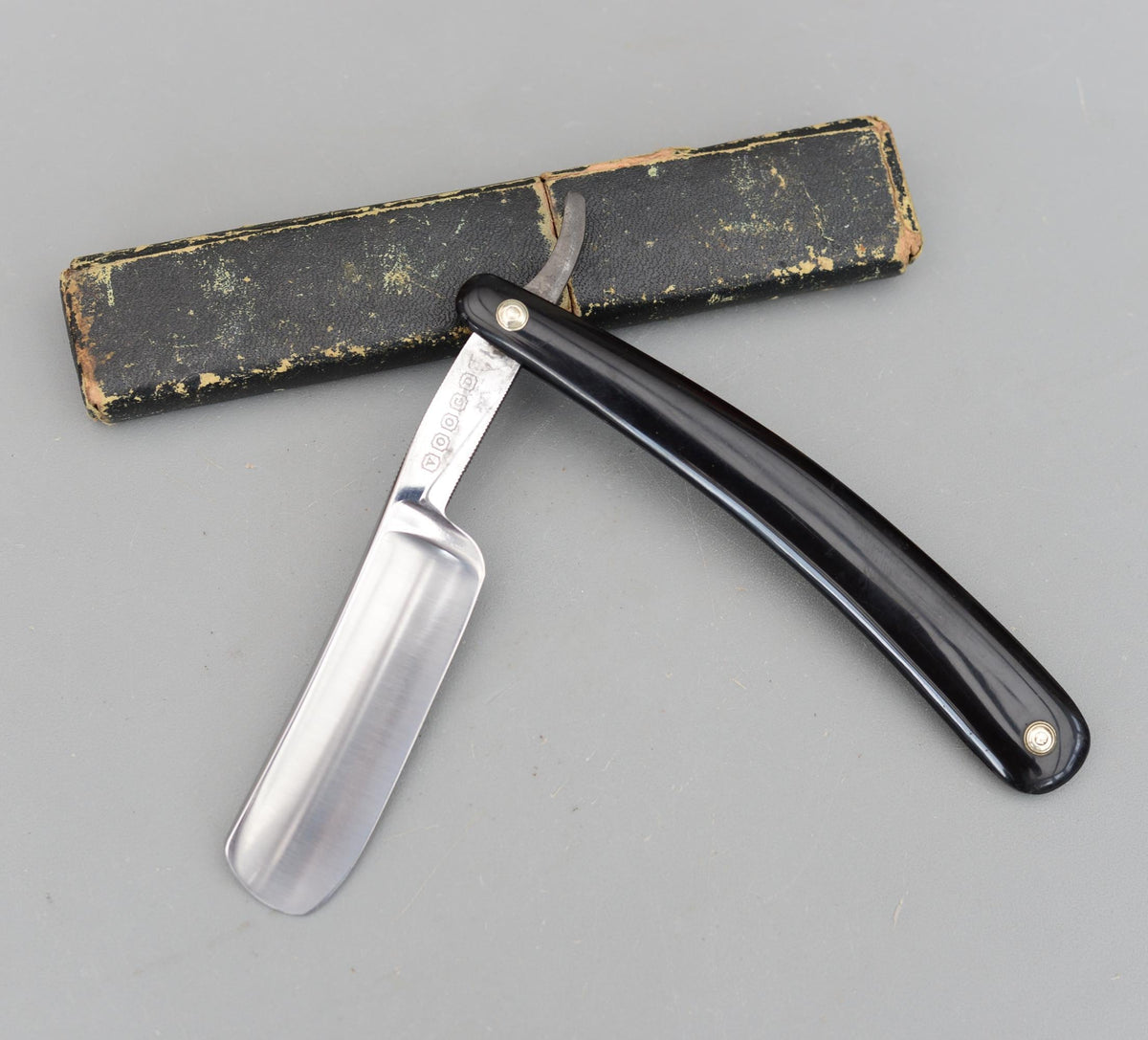 Vintage Huge VOOGD Sheffield England Straight Razor
