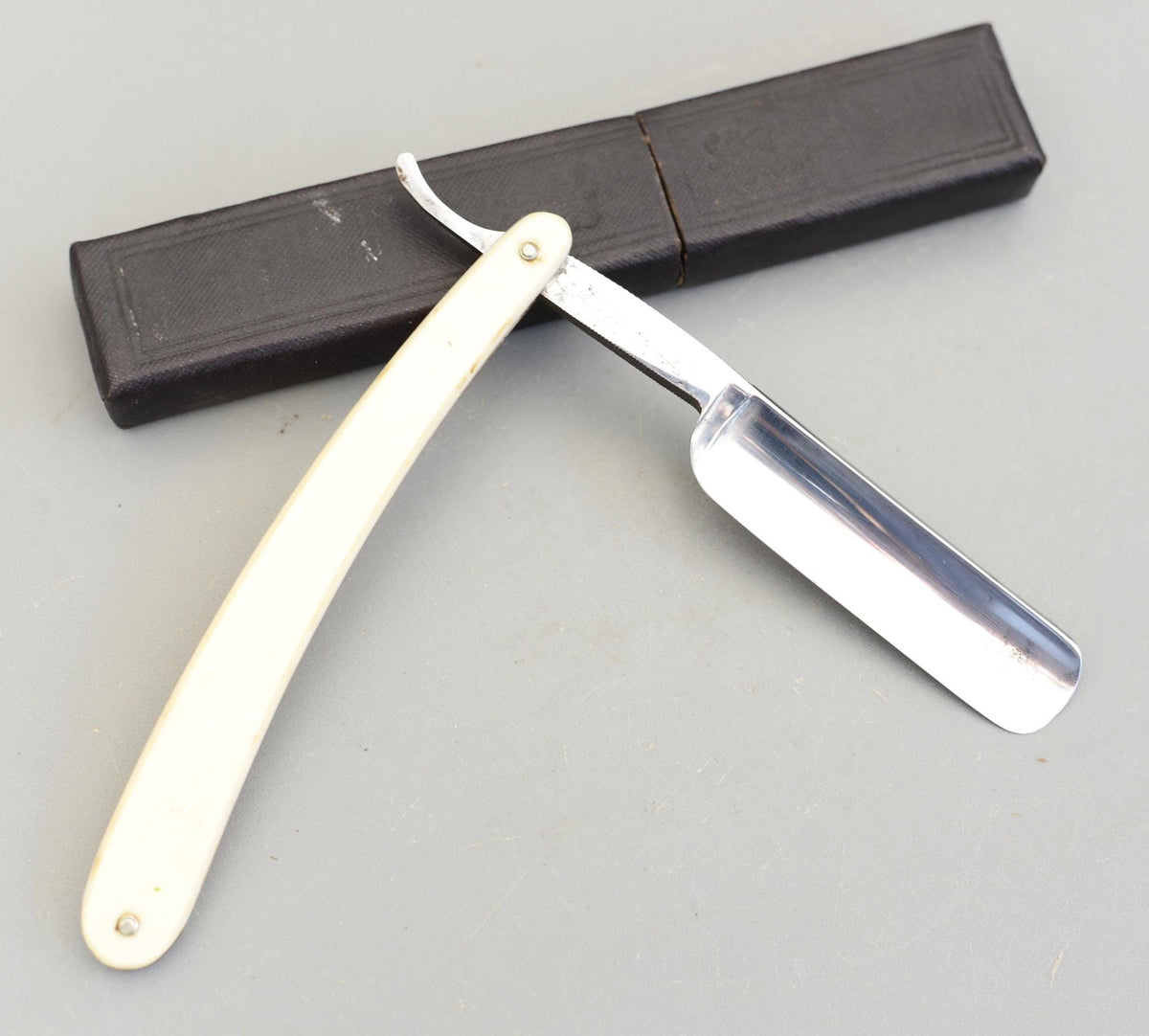 Vintage Taylor Witness Sheffield England Straight Razor