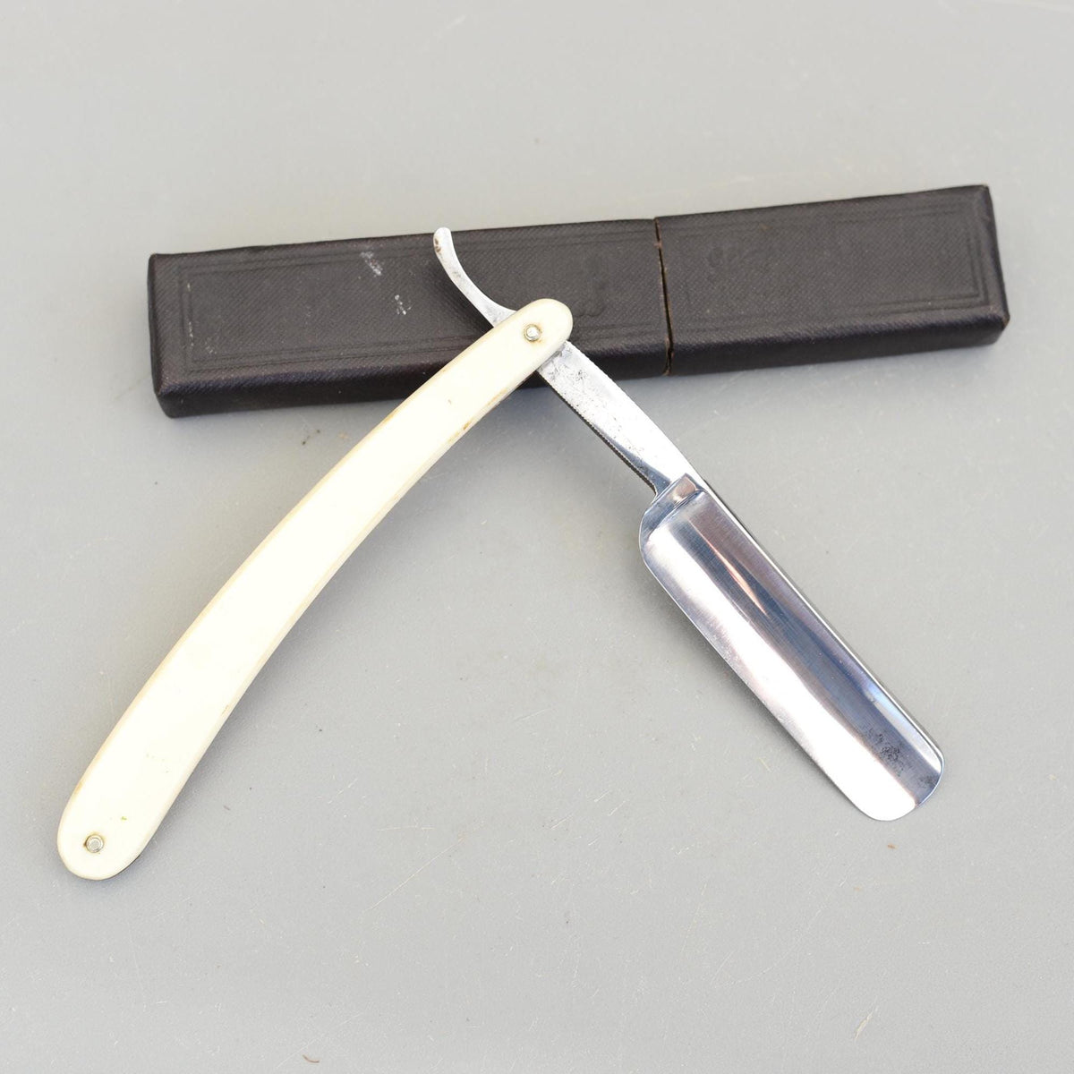 Vintage Taylor Witness Sheffield England Straight Razor