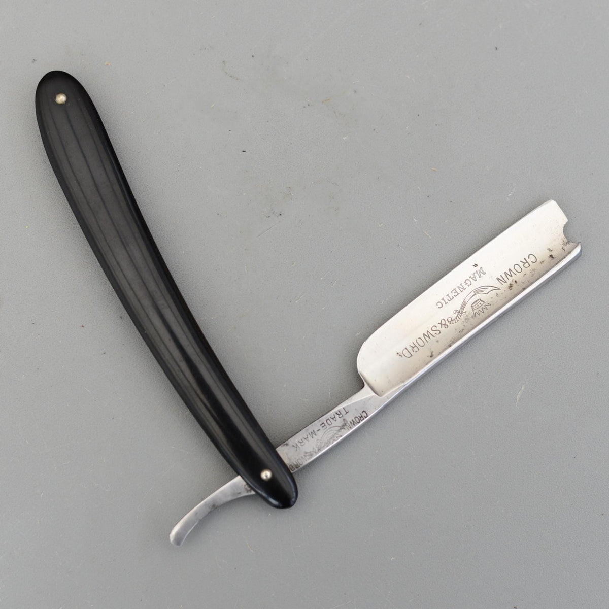 Vintage Crown & Sword Magnetic Straight Razor