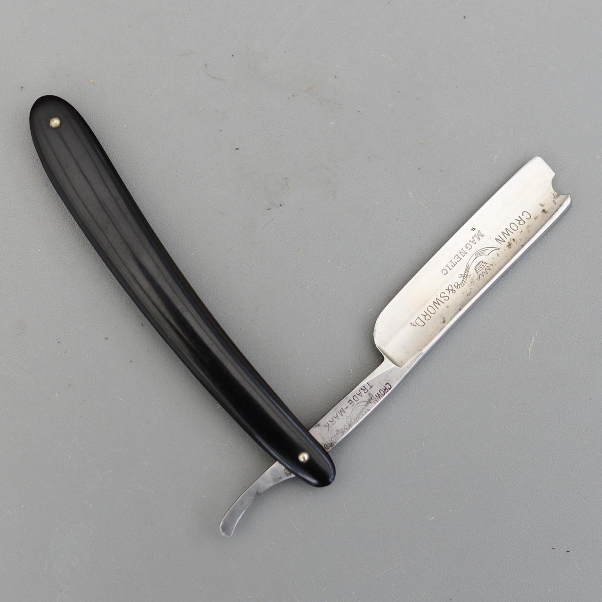 Vintage Crown & Sword Magnetic Straight Razor