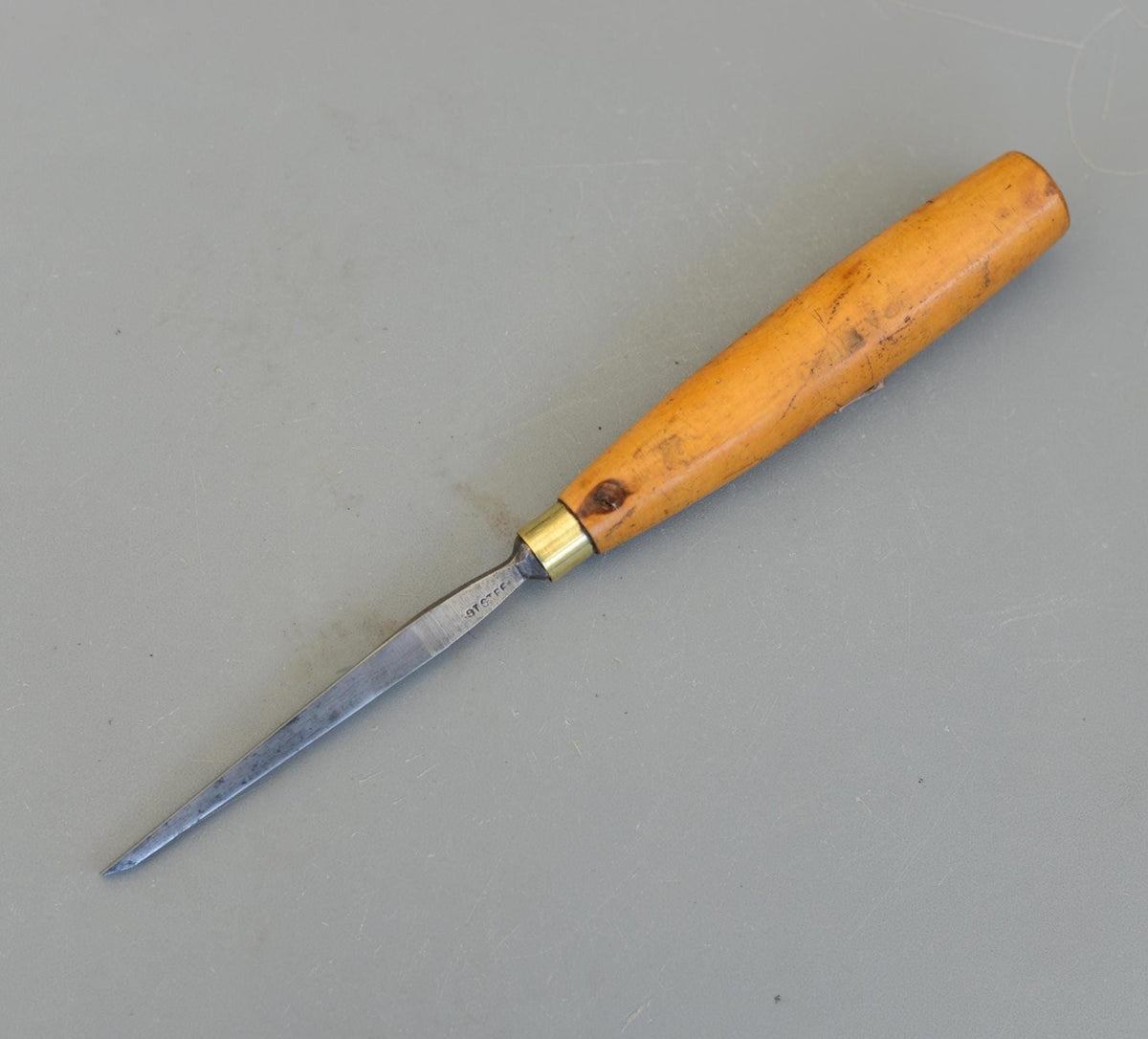 Vintage Governor Brand Cast Steel Carving Chisel 4mm Boxwood Handle