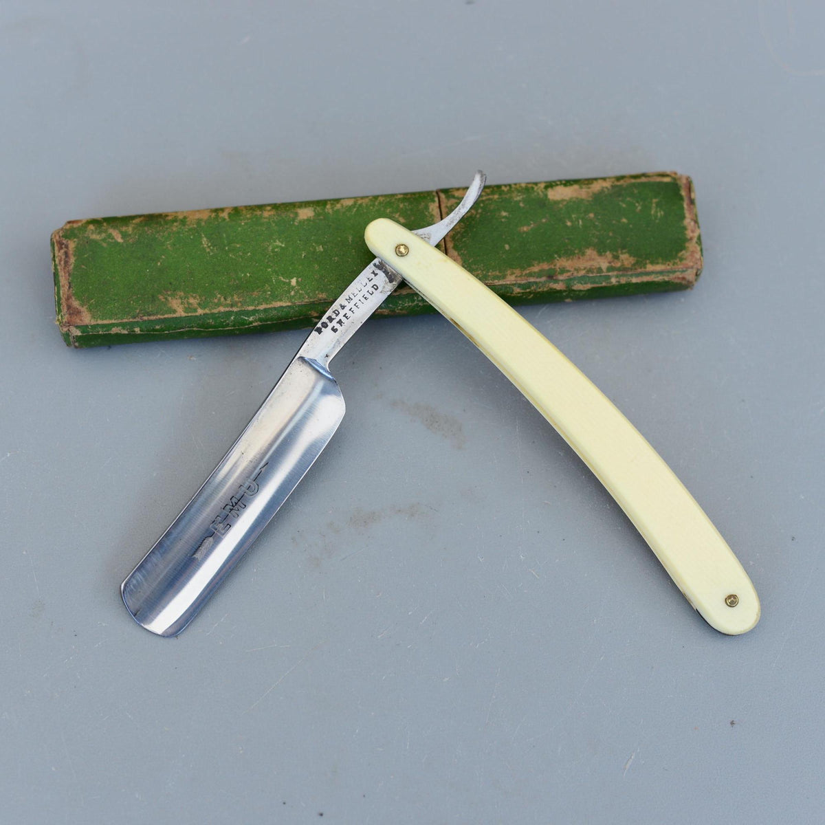 Vintage EMU Ford & Medley Sheffield Straight Razor England