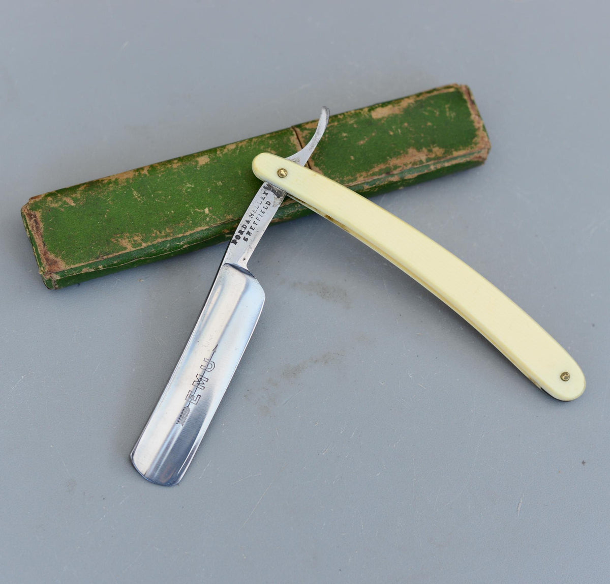 Vintage EMU Ford & Medley Sheffield Straight Razor England