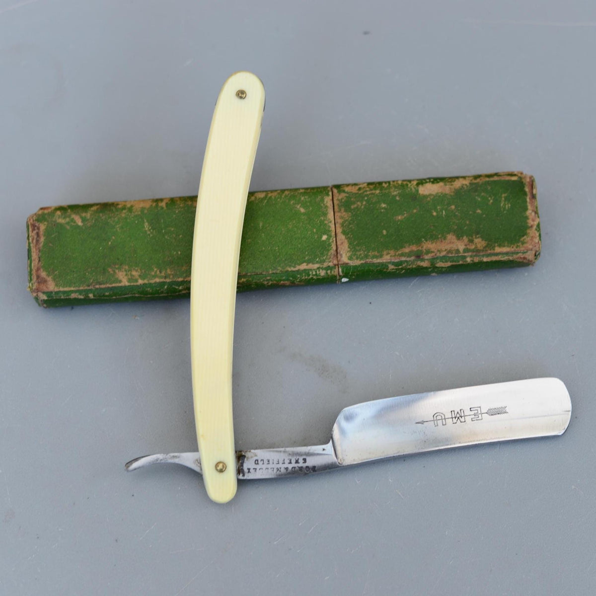 Vintage EMU Ford & Medley Sheffield Straight Razor England