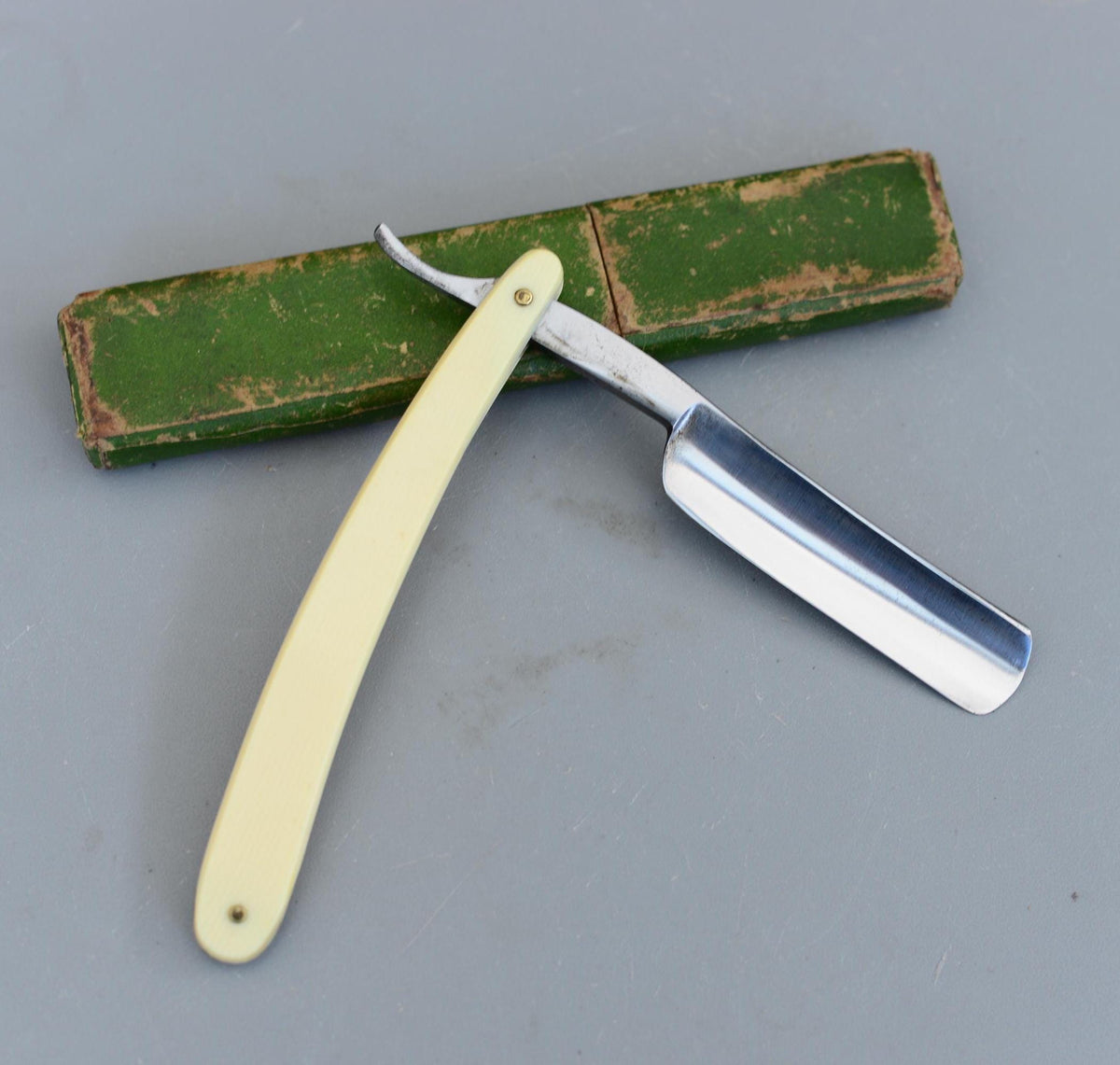 Vintage EMU Ford & Medley Sheffield Straight Razor England