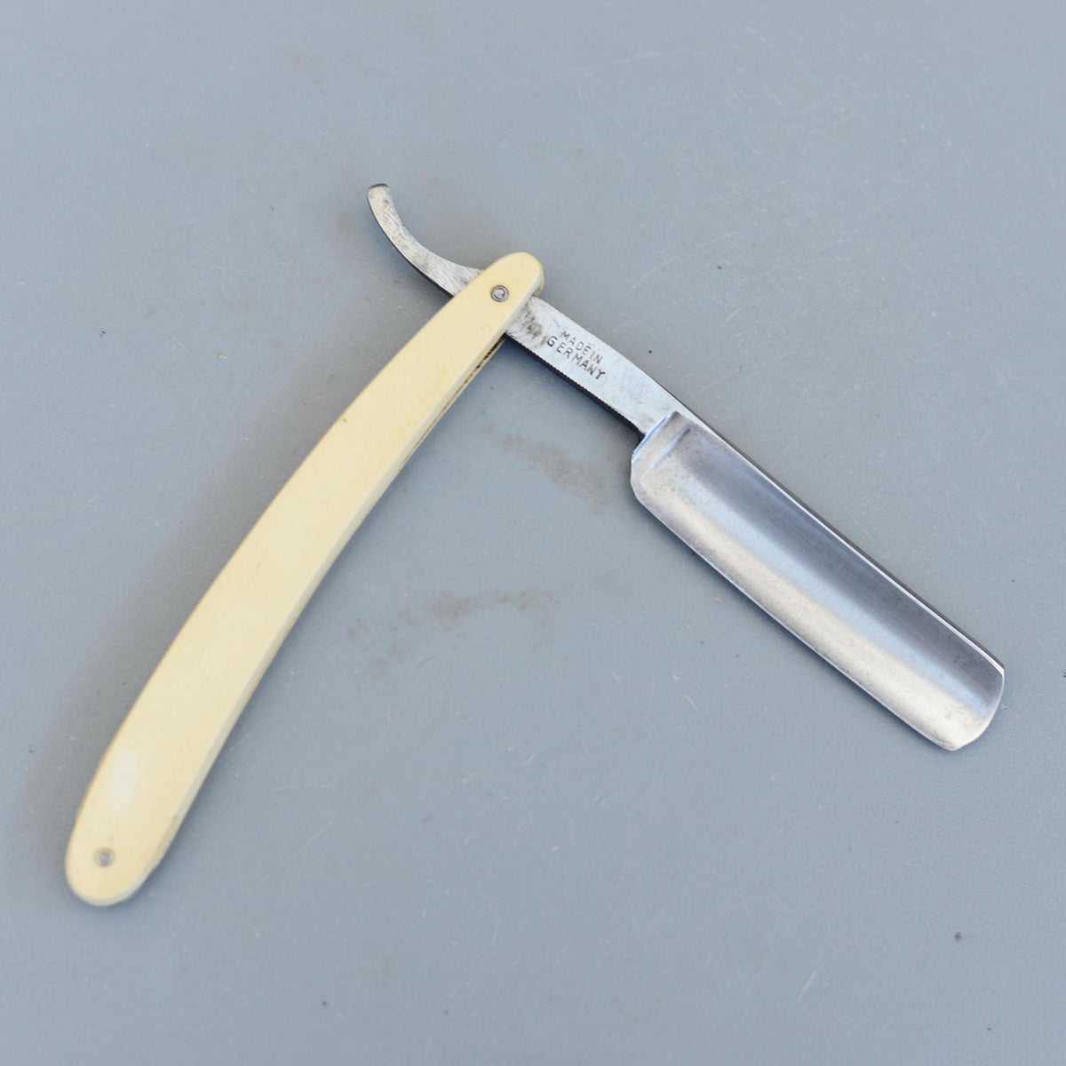 Vintage Hamburg Ring Straight Razor Germany
