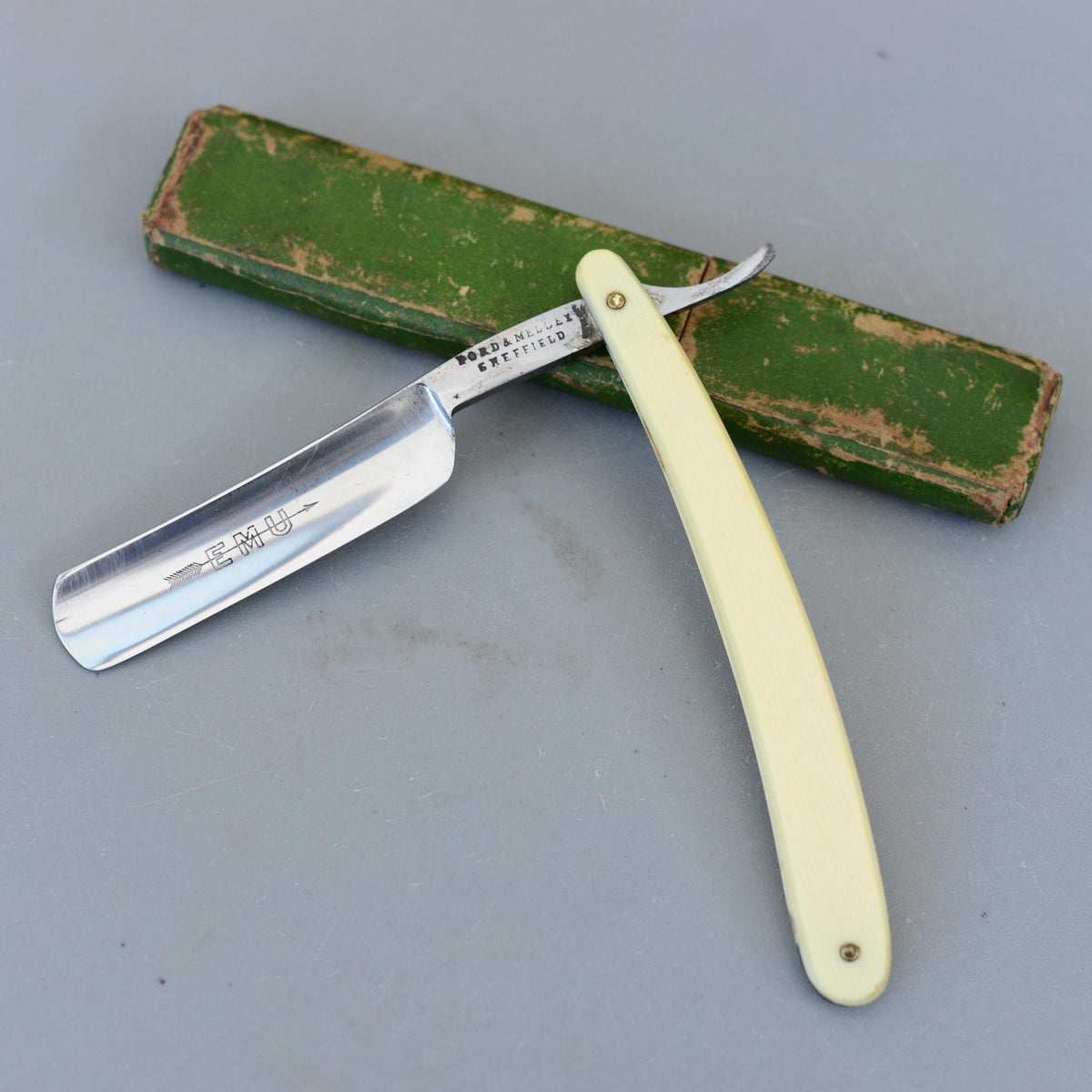Vintage EMU Ford & Medley Sheffield Straight Razor England