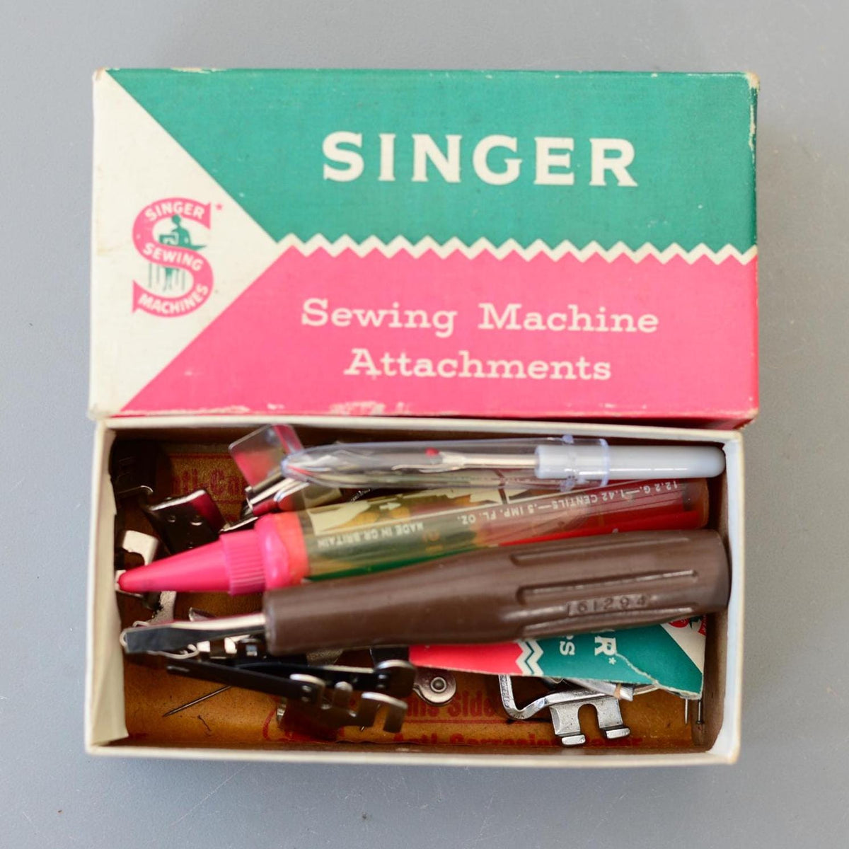 Vintage Singer Simanco Sewing Machine Accessories Box Oil Can Screwdrivers