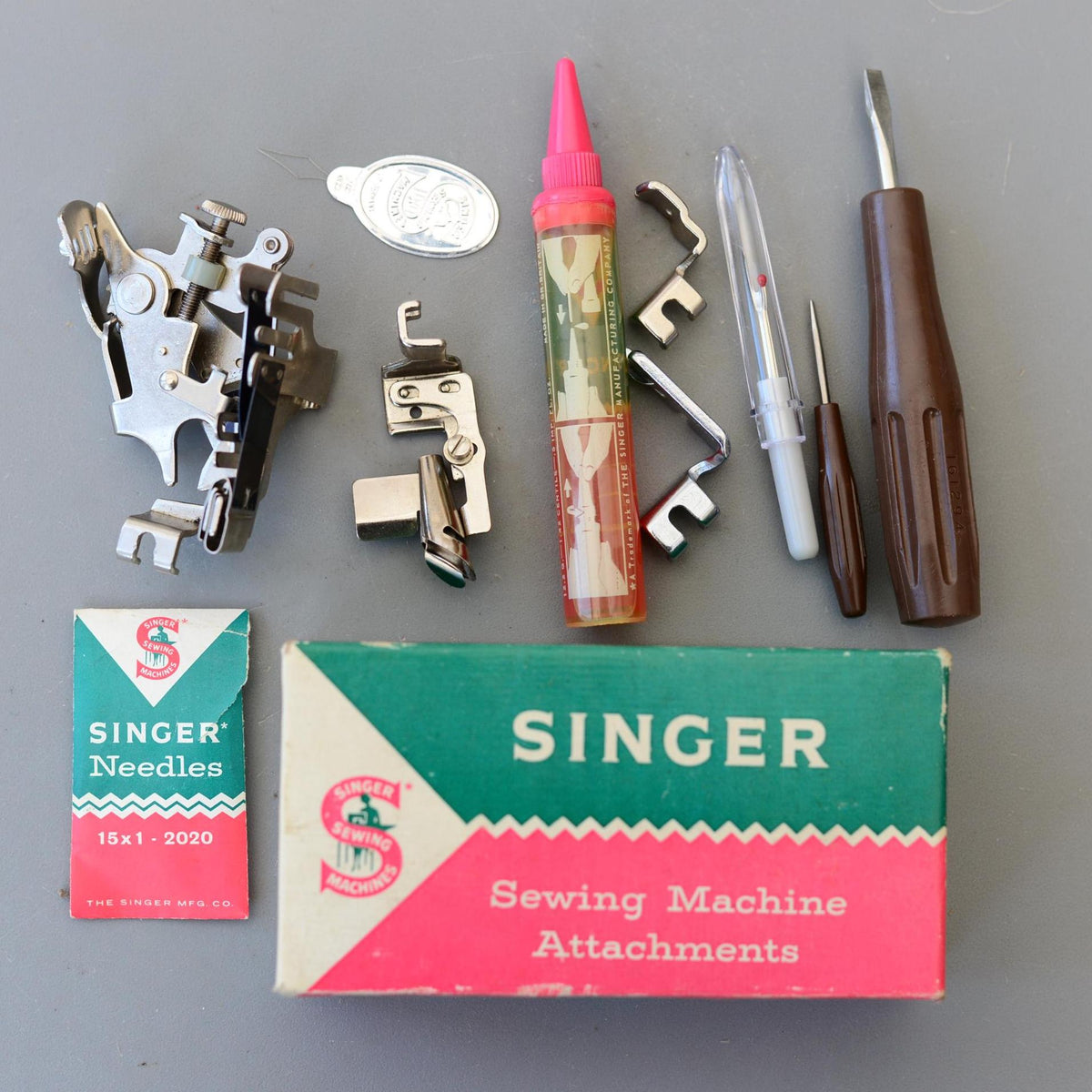 Vintage Singer Simanco Sewing Machine Accessories Box Oil Can Screwdrivers